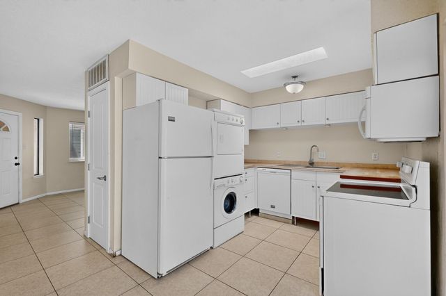 517 Madison Place SE, Albuquerque, NM 87108