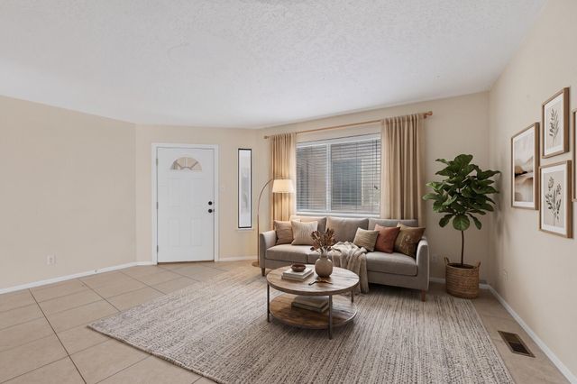 517 Madison Place SE, Albuquerque, NM 87108