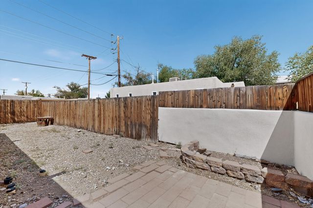517 Madison Place SE, Albuquerque, NM 87108