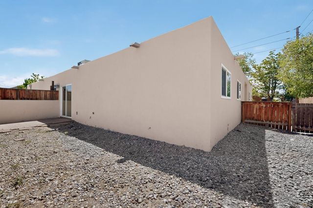 517 Madison Place SE, Albuquerque, NM 87108