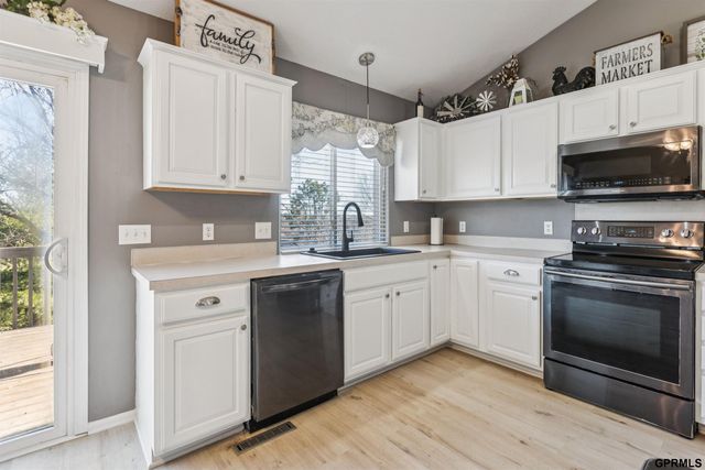 5703 S 186th Avenue, Omaha, NE 68135