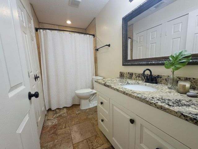 204 Edens Avenue, League City, TX 77573