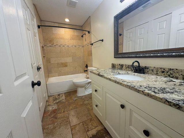 204 Edens Avenue, League City, TX 77573