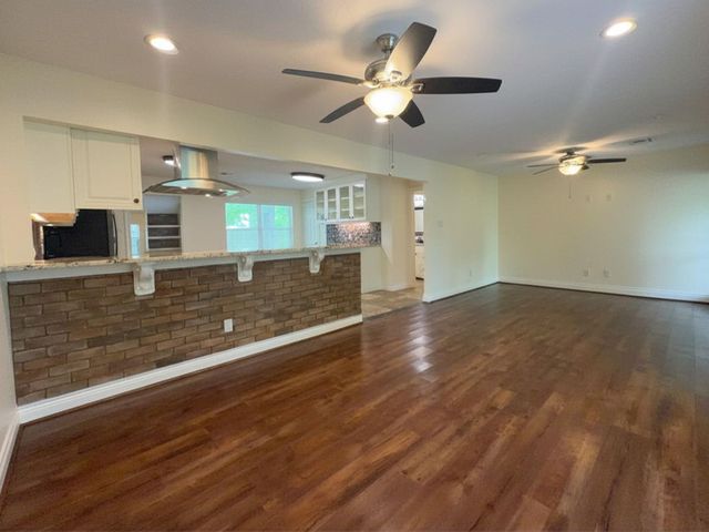 204 Edens Avenue, League City, TX 77573