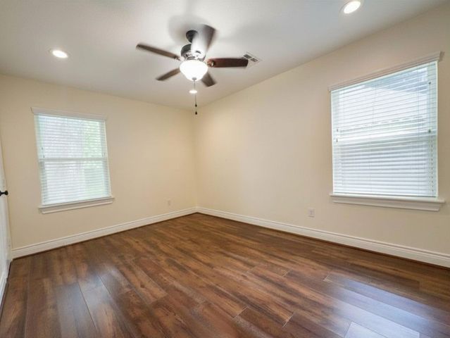 204 Edens Avenue, League City, TX 77573