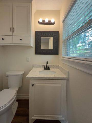 204 Edens Avenue, League City, TX 77573