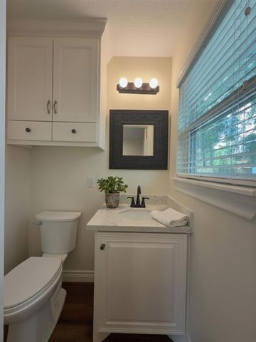 204 Edens Avenue, League City, TX 77573