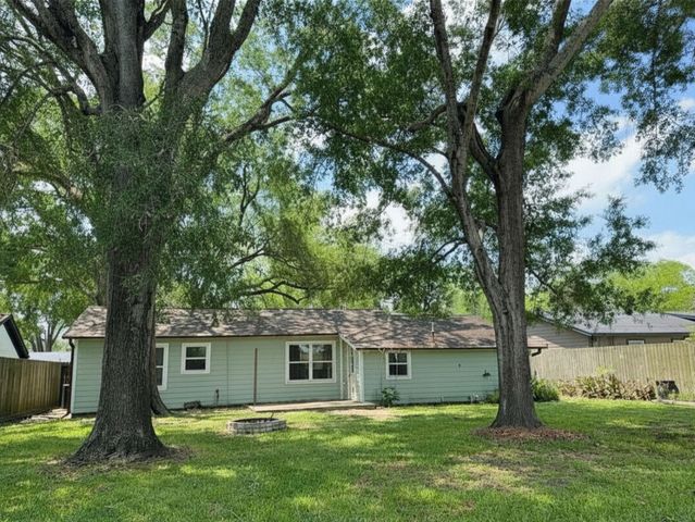 204 Edens Avenue, League City, TX 77573