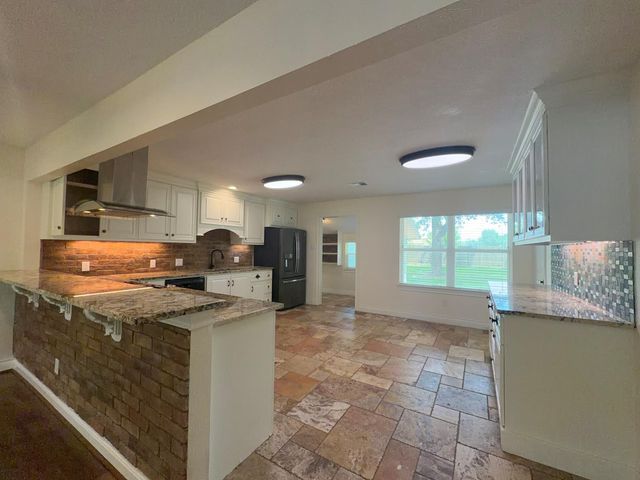 204 Edens Avenue, League City, TX 77573