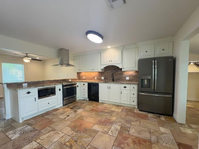204 Edens Avenue, League City, TX 77573