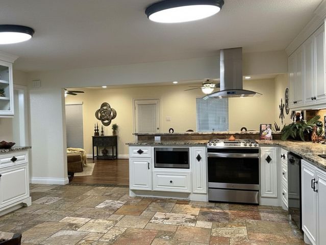 204 Edens Avenue, League City, TX 77573