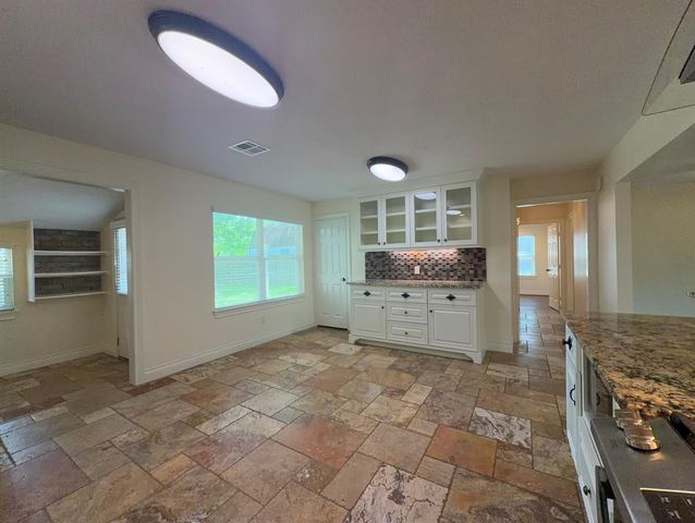 204 Edens Avenue, League City, TX 77573