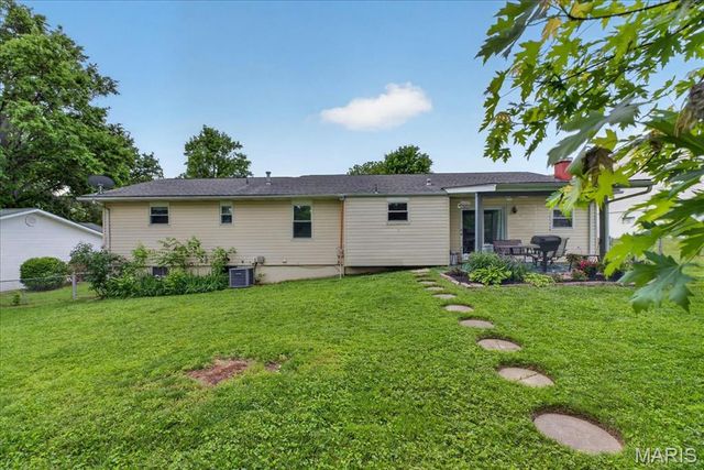 22 Armitage Drive, St Peters, MO 63376