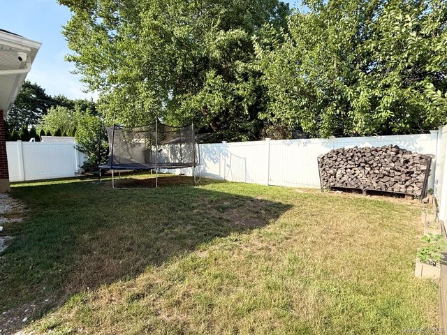 15 W Walnut Street, Farmingdale, NY 11735