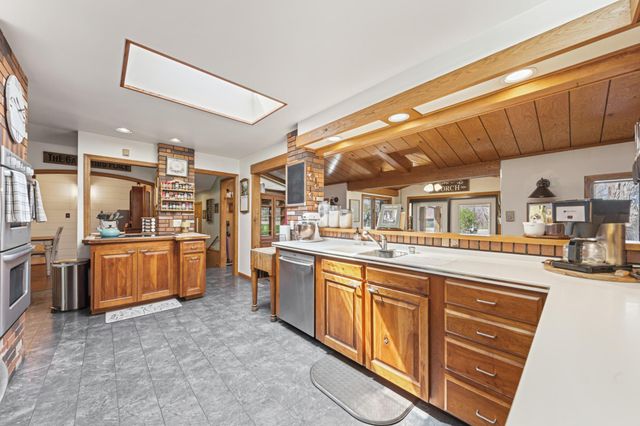 1304 34th Drive NE, Austin, MN 55912