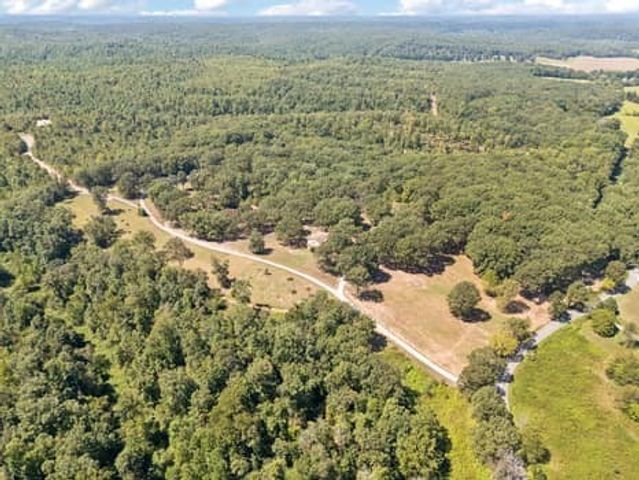 90 Gauging Station Ln, Hurricane Mills, TN 37078