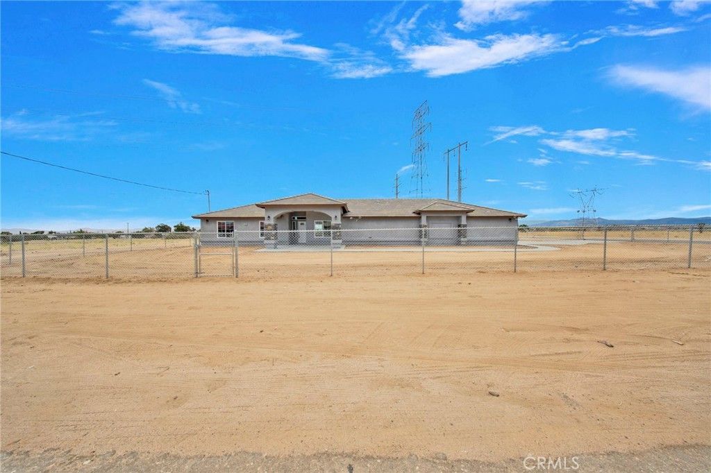 Image 10 of property listing at 9835 Pyrite Avenue, Hesperia, CA 92345