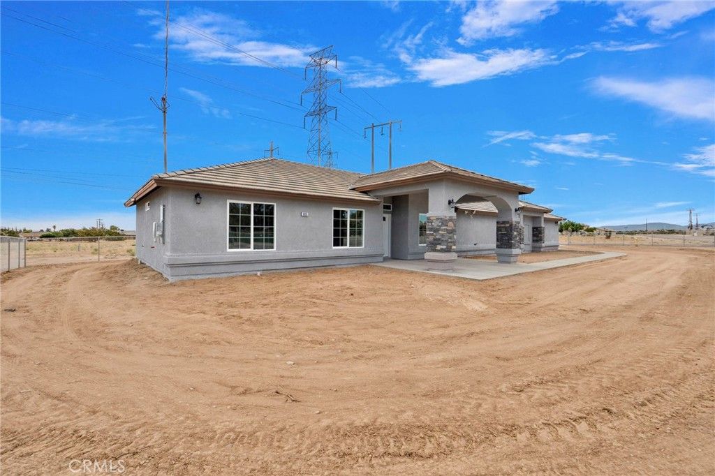 Image 12 of property listing at 9835 Pyrite Avenue, Hesperia, CA 92345