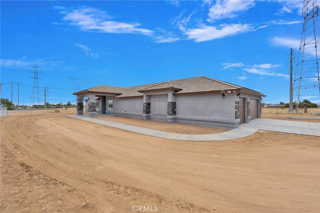 Image 13 of property listing at 9835 Pyrite Avenue, Hesperia, CA 92345