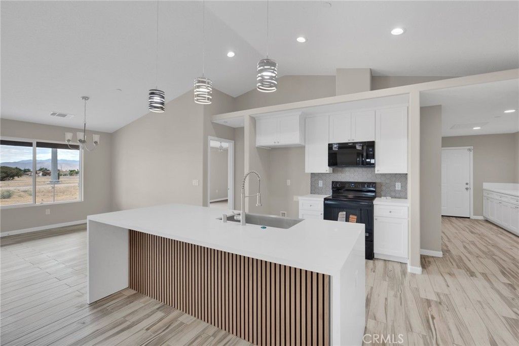 Image 23 of property listing at 9835 Pyrite Avenue, Hesperia, CA 92345