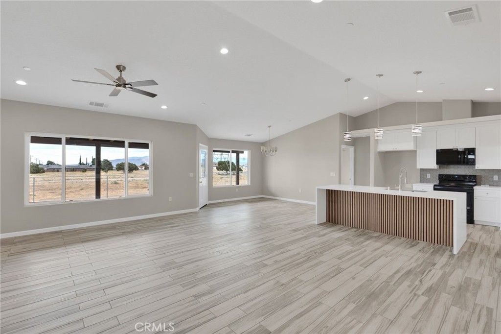 Image 3 of property listing at 9835 Pyrite Avenue, Hesperia, CA 92345