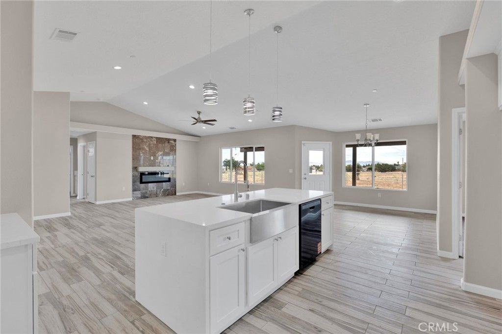 Image 5 of property listing at 9835 Pyrite Avenue, Hesperia, CA 92345