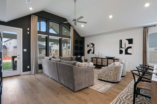 124 Hadleigh DR, Hutto, TX 78634