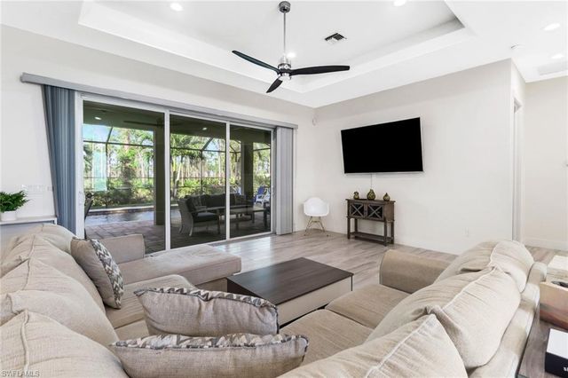 2215 SW 38th TER, Cape Coral, FL 33914