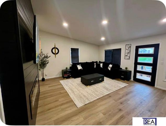 4005 S 36 Street, Omaha, NE 68107