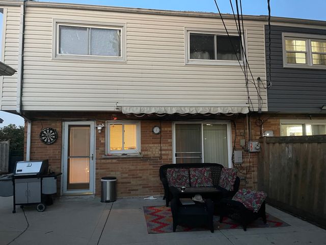 9256 N Parkside Drive, Des Plaines, IL 60016