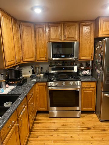 9256 N Parkside Drive, Des Plaines, IL 60016