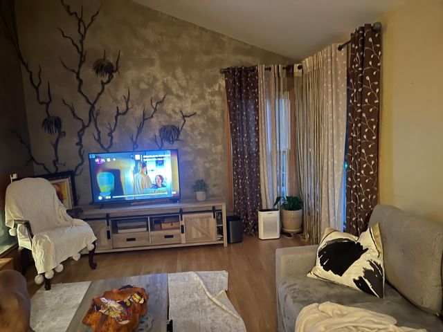 9256 N Parkside Drive, Des Plaines, IL 60016