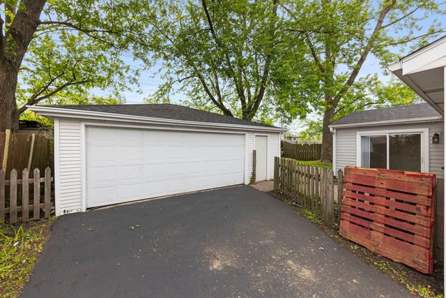144 Garden Drive, Bolingbrook, IL 60440