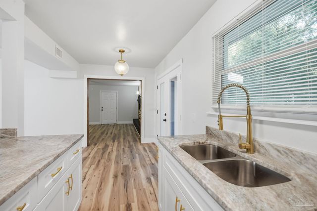 522 S Edgewood Cir, Pensacola, FL 32507