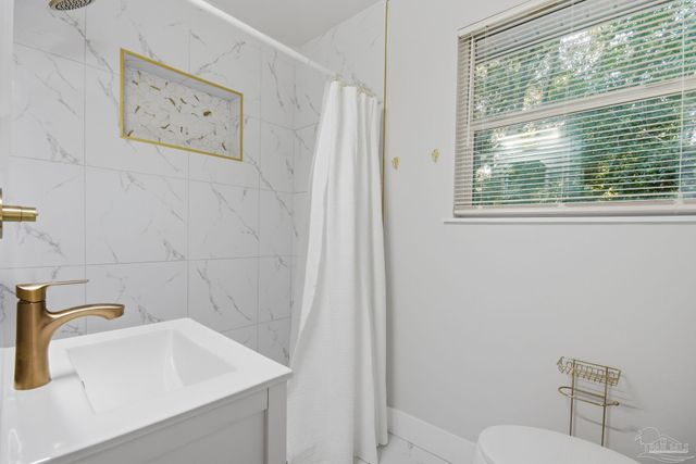 522 S Edgewood Cir, Pensacola, FL 32507