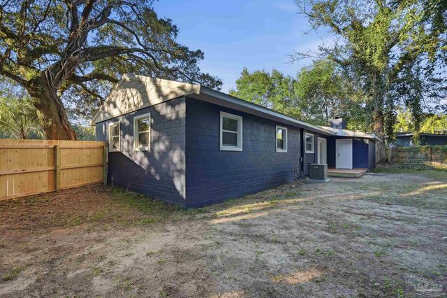 522 S Edgewood Cir, Pensacola, FL 32507
