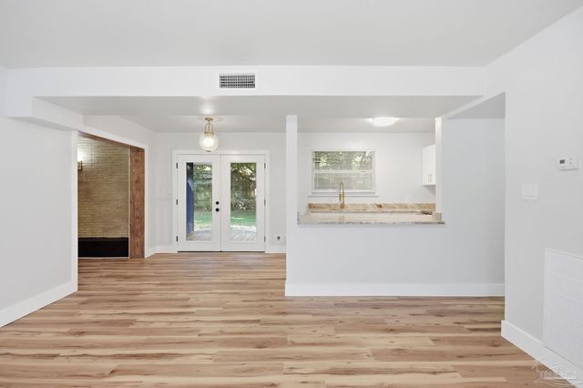 522 S Edgewood Cir, Pensacola, FL 32507