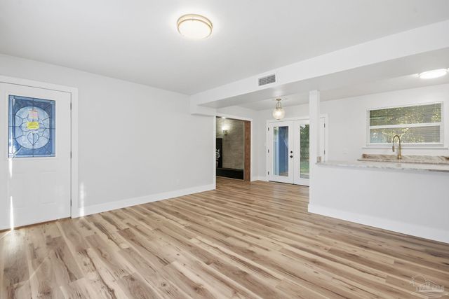 522 S Edgewood Cir, Pensacola, FL 32507