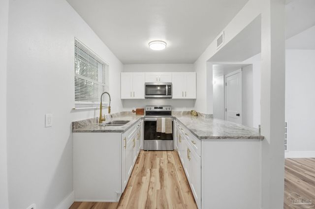 522 S Edgewood Cir, Pensacola, FL 32507