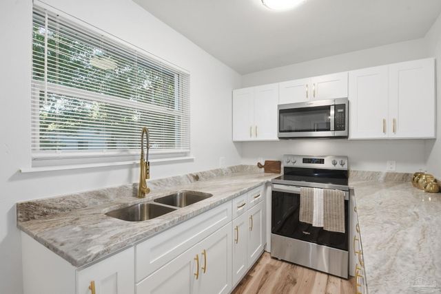 522 S Edgewood Cir, Pensacola, FL 32507