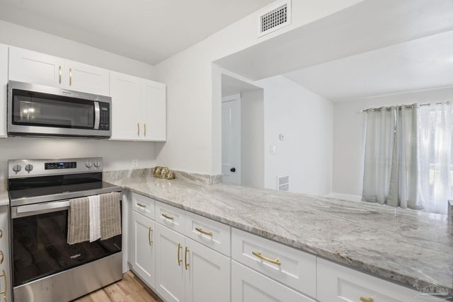 522 S Edgewood Cir, Pensacola, FL 32507