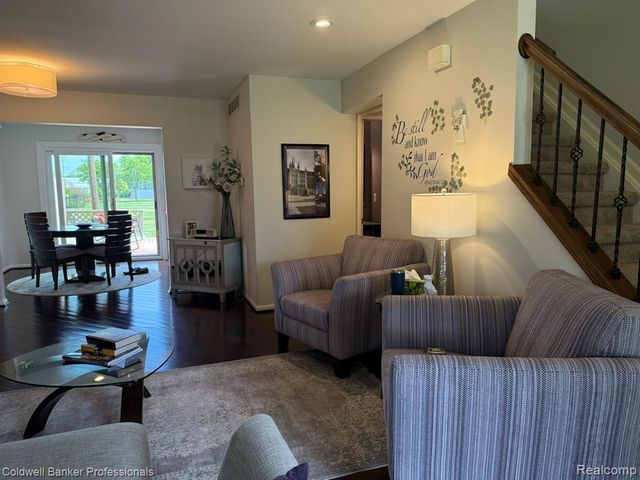 33374 Jefferson Avenue, Saint Clair Shores, MI 48082