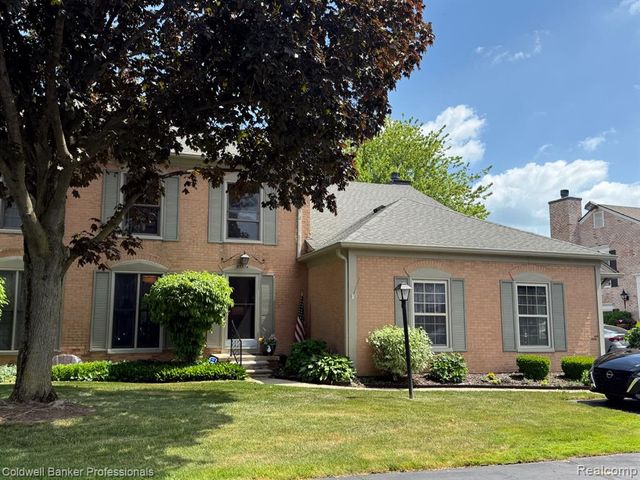 33374 Jefferson Avenue, Saint Clair Shores, MI 48082