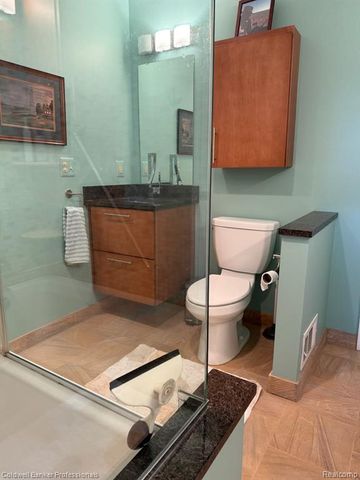33374 Jefferson Avenue, Saint Clair Shores, MI 48082