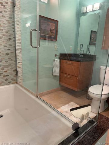 33374 Jefferson Avenue, Saint Clair Shores, MI 48082