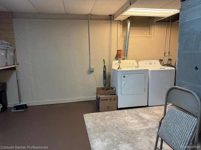 33374 Jefferson Avenue, Saint Clair Shores, MI 48082