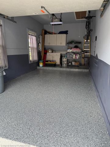 33374 Jefferson Avenue, Saint Clair Shores, MI 48082