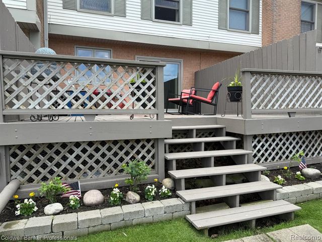 33374 Jefferson Avenue, Saint Clair Shores, MI 48082