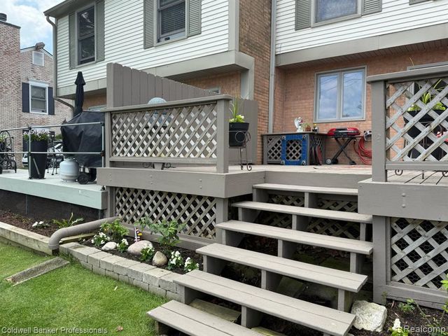 33374 Jefferson Avenue, Saint Clair Shores, MI 48082