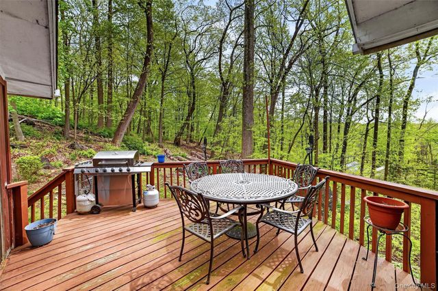 20 John Cava Lane, Cortlandt Manor, NY 10567